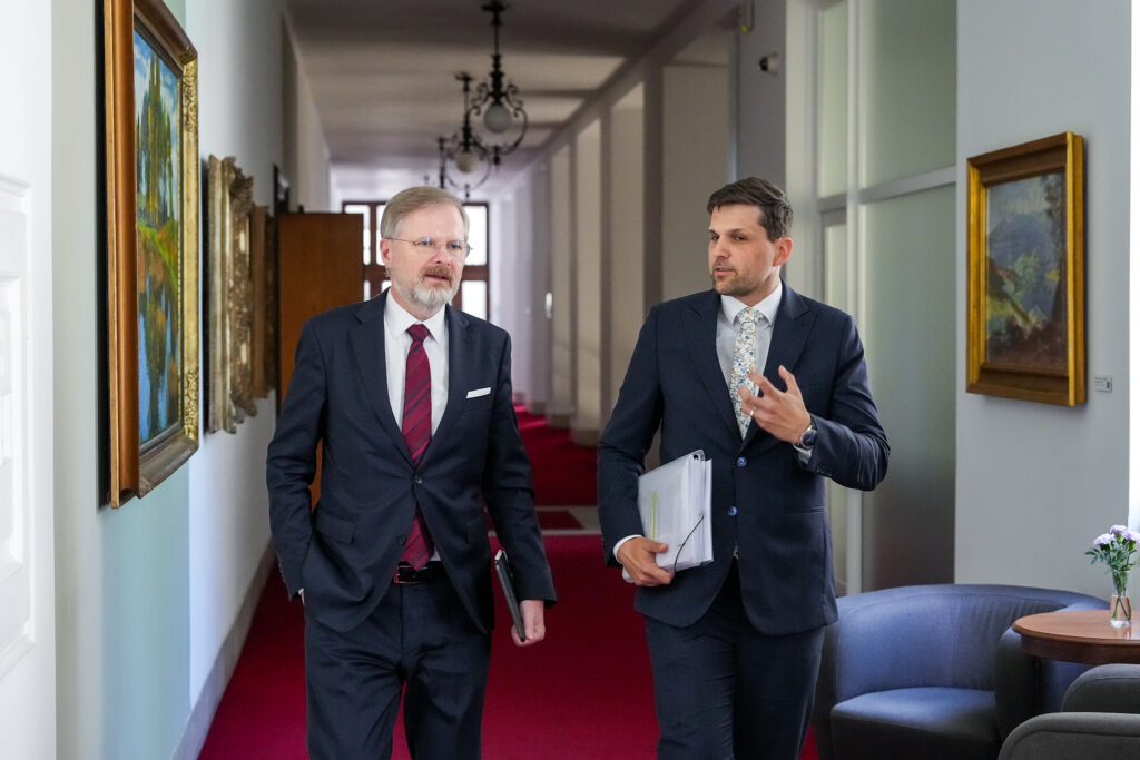 Petr Fiala a Roman Hladík, ilustrační foto, Zdroj: vlada.cz
